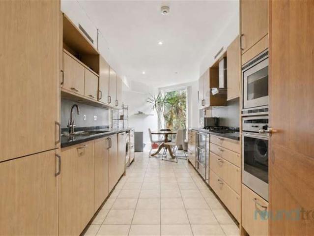 Apartment for sale in London Borough of Barnet, Greater London