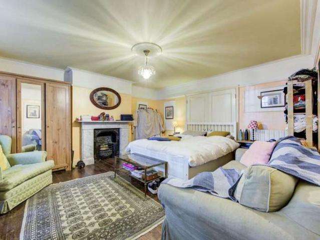 Apartment for sale in Fulham, Walham Green