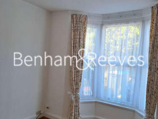 Terraced House for rent in London, Addiscombe