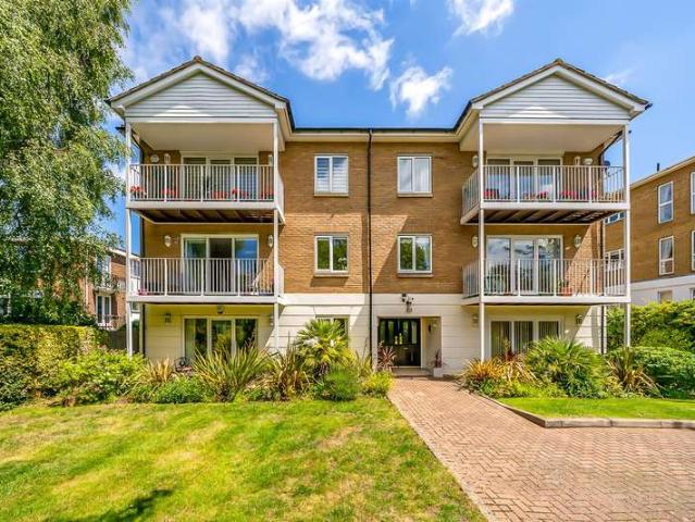 Apartment for sale in Shortlands, Greater London