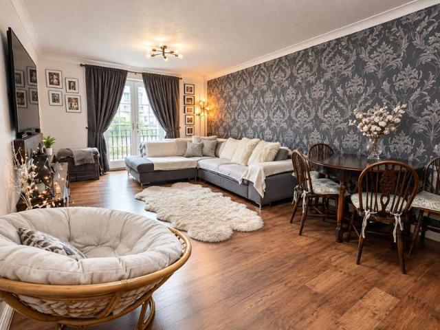Apartment for sale in Napsbury Park, Five Acres