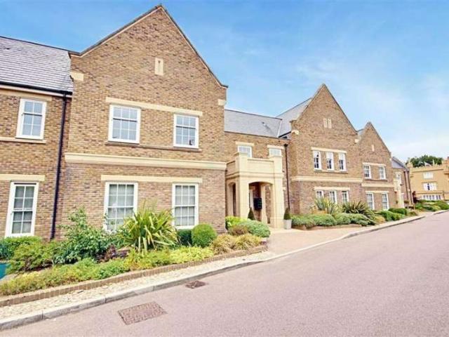 Apartment for sale in Aldenham, Hertfordshire
