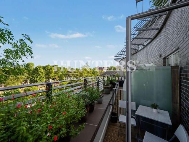Apartment for sale in West Hampstead, Greater London