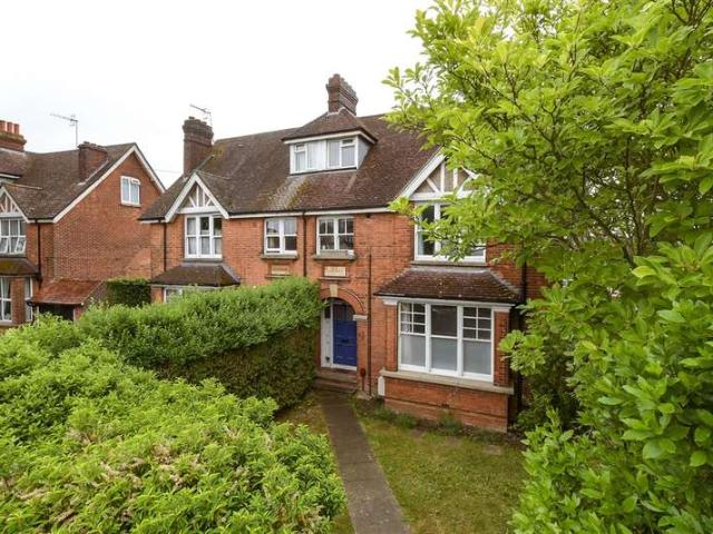 Apartment for sale in Red Hill, Surrey