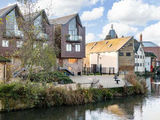 Apartment for sale in Hertford, Colliers End