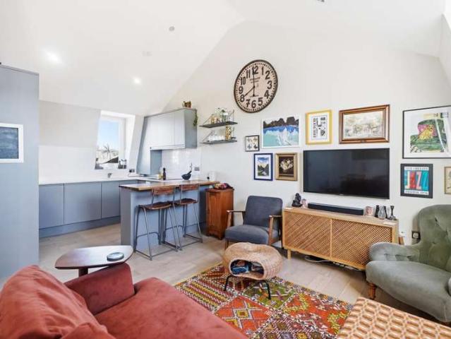 Apartment for sale in London Borough of Lambeth, Greater London