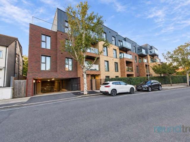 Apartment for sale in London Borough of Barnet, Greater London