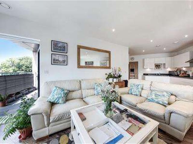 Apartment for sale in Dollis Hill, Greater London