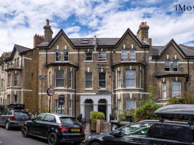 Apartment for sale in Greater London
