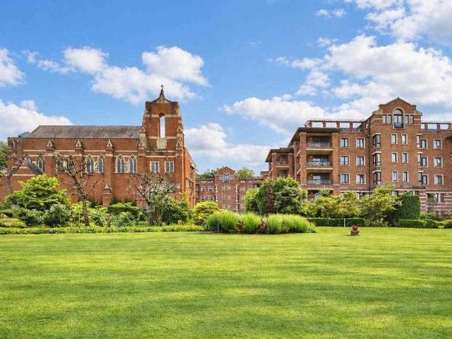 Apartment for sale in London Borough of Harrow, Greater London