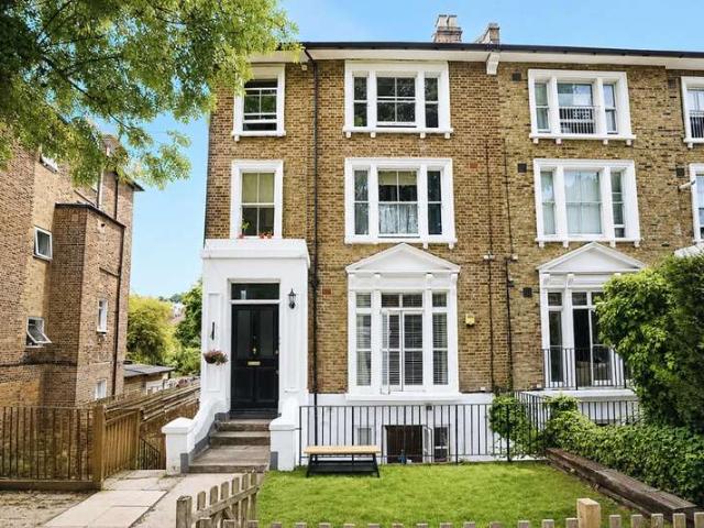 Apartment for sale in London Borough of Lewisham, Forest Hill