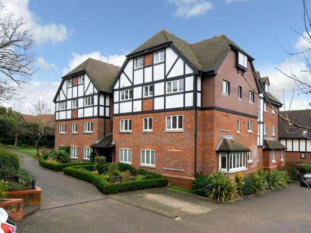 Apartment for sale in Pouchen End, Hertfordshire