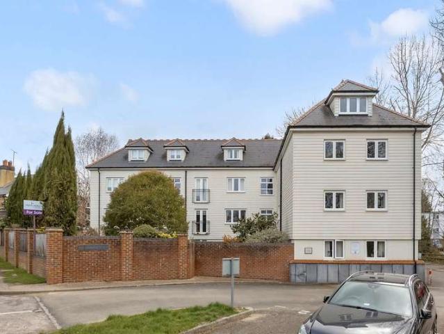 Apartment for sale in Highwood, Horsham