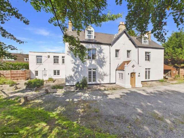 Apartment for sale in Locking Parklands, Locking