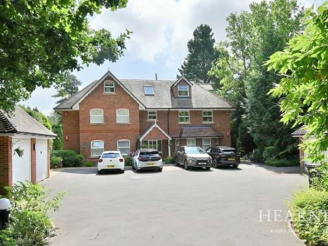Apartment for sale in Tricketts Cross, Ferndown