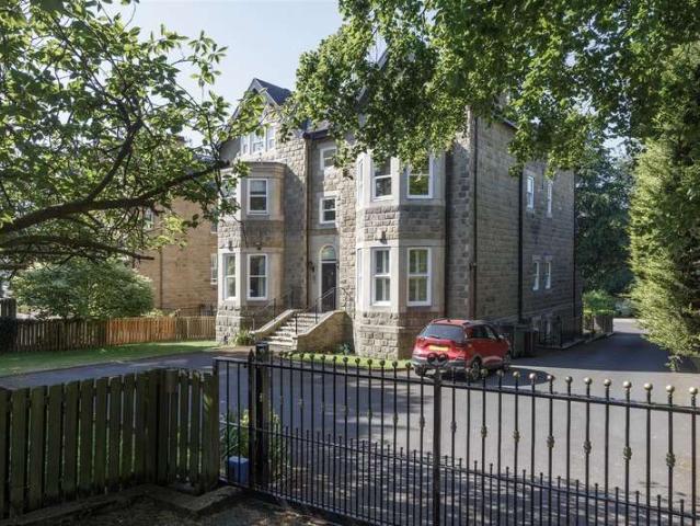 Apartment for sale in Roundhay, West Yorkshire
