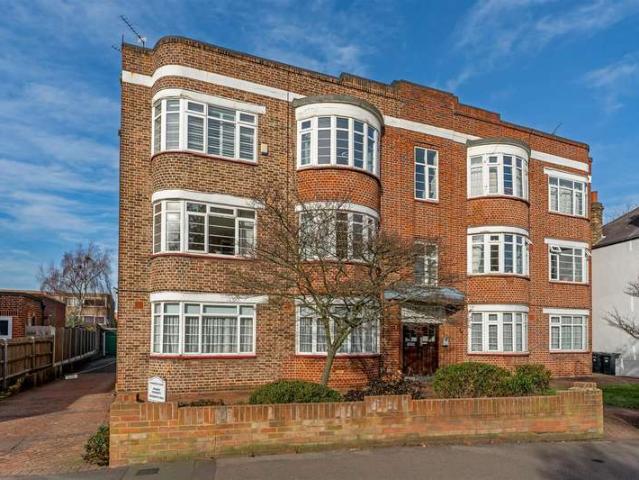 Apartment for sale in Wanstead, Greater London
