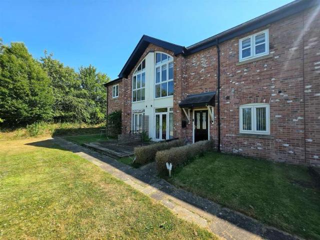 Apartment for sale in Heald Green, Greater Manchester