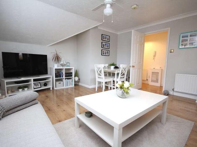 Apartment for sale in Poole