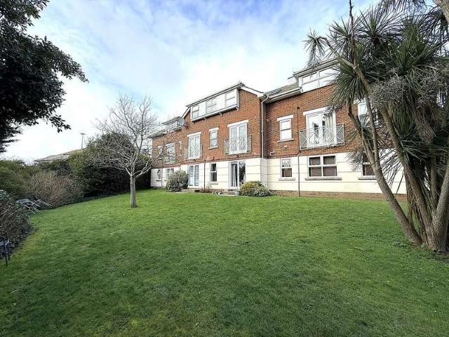 Apartment for sale in Poole