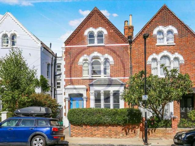 Apartment for sale in Holloway, Greater London