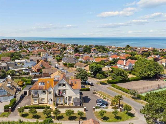Apartment for sale in Birchington, Acol