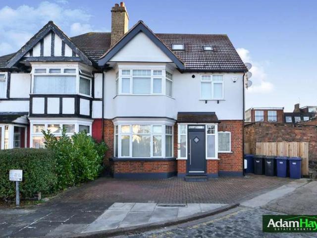 Apartment for sale in London Borough of Barnet, Greater London