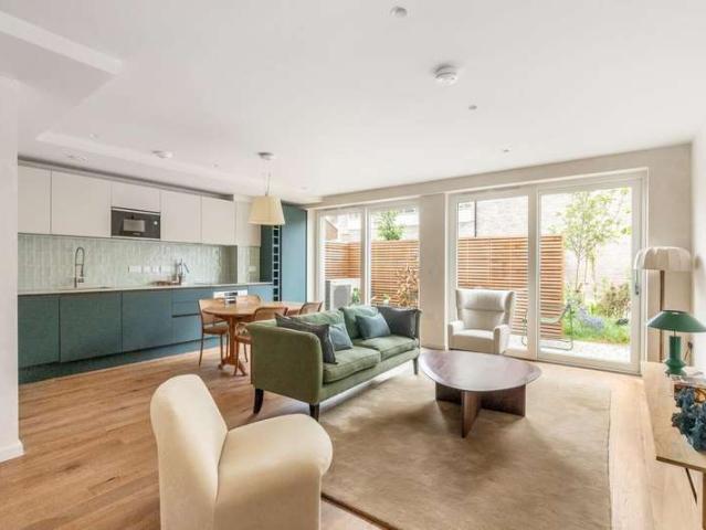 Apartment for sale in London Borough of Lewisham, Greater London
