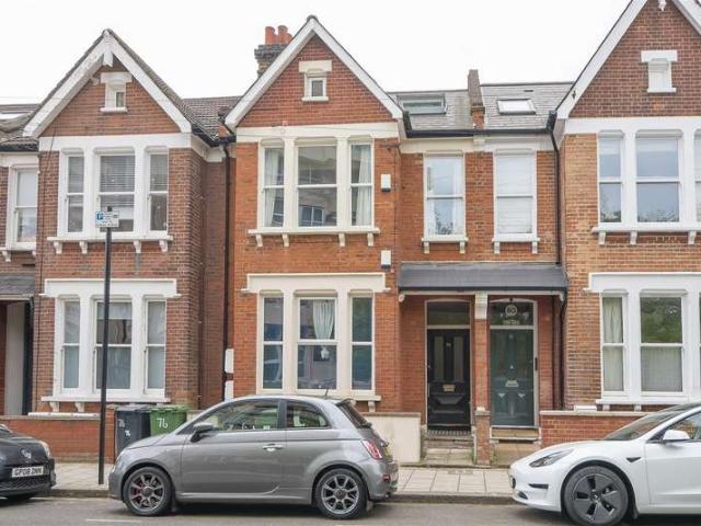 Apartment for sale in Stockwell, Greater London