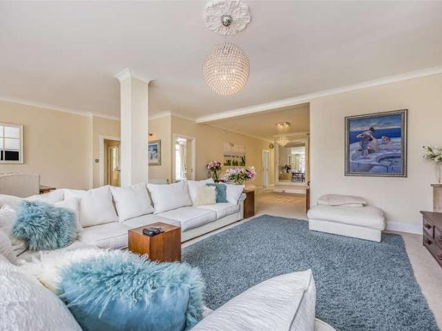 Apartment for sale in West Cliff, Bournemouth