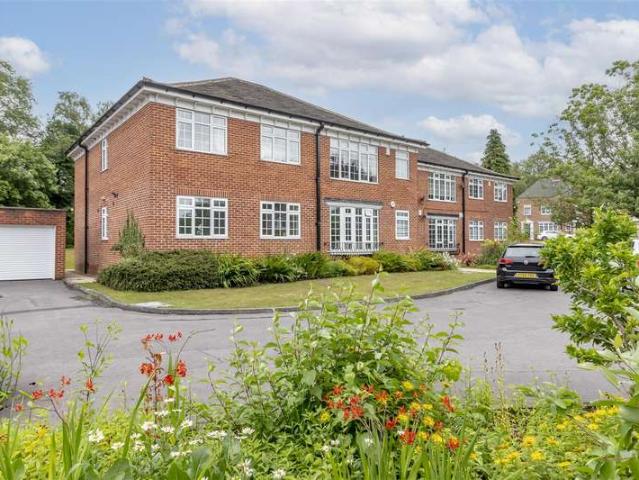 Apartment for sale in Alwoodley, West Yorkshire