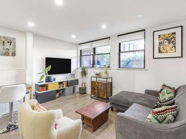 Apartment for sale in Greater London