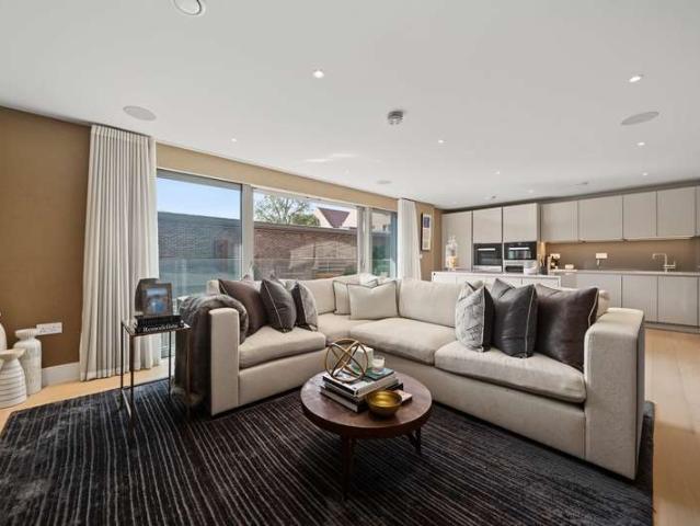 Apartment for sale in West Hampstead, Greater London