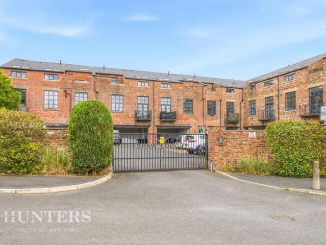 Apartment for sale in Wardle, Rochdale
