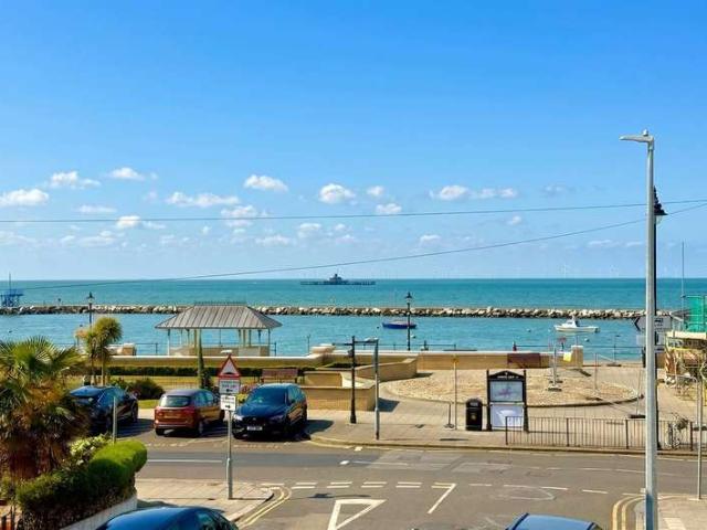 Apartment for sale in Oxenden, Canterbury