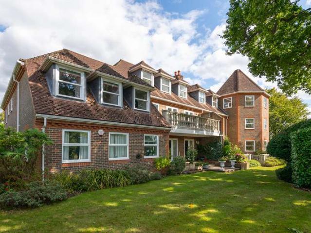 Apartment for sale in Red Hill, Surrey