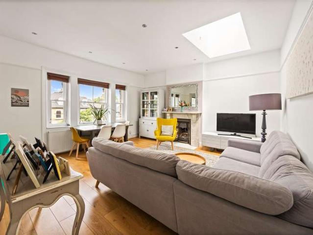 Apartment for sale in London Borough of Camden, Greater London