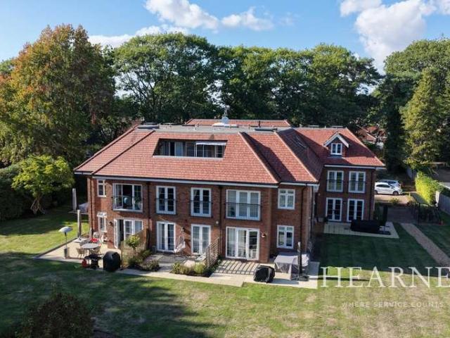 Apartment for sale in Tricketts Cross, Ferndown