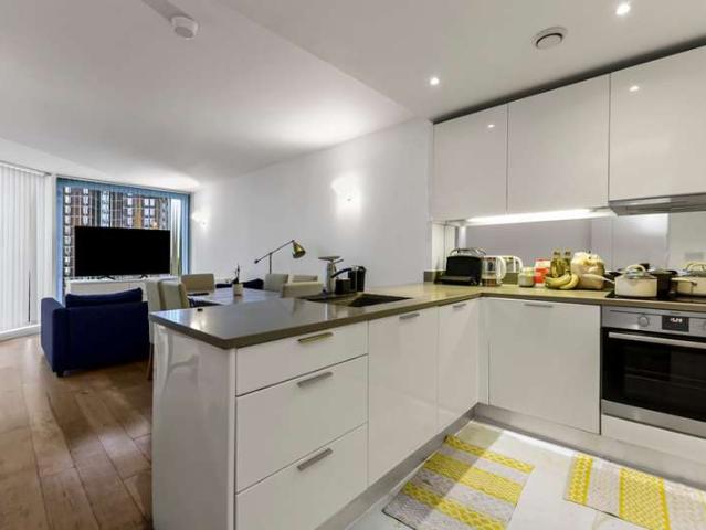Apartment for sale in Hayes, Greater London