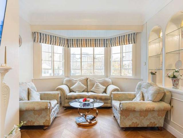 Apartment for sale in Paddington, Greater London