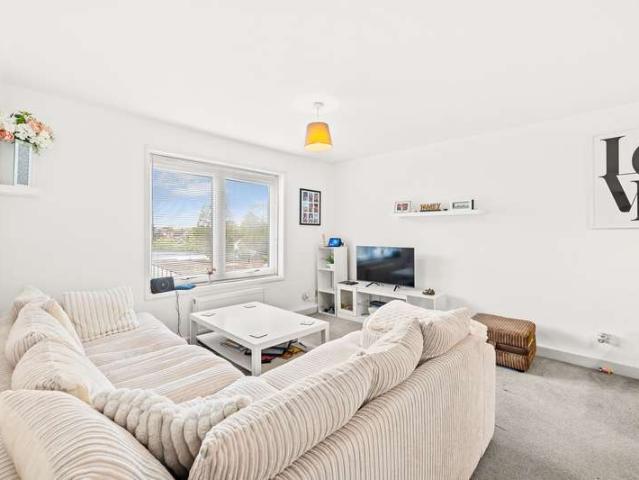 Apartment for sale in Red Hill, Surrey