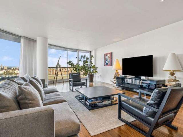 Apartment for sale in Battersea, Greater London