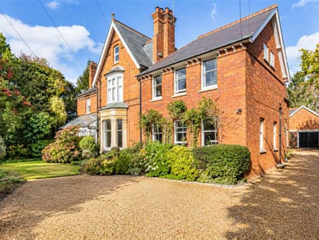 Apartment for sale in Caversham, Reading