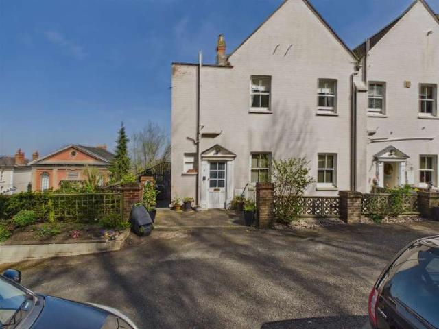 Apartment for sale in Forthampton, Worcestershire