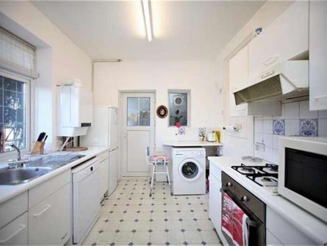 Apartment for sale in Golders Green, Greater London