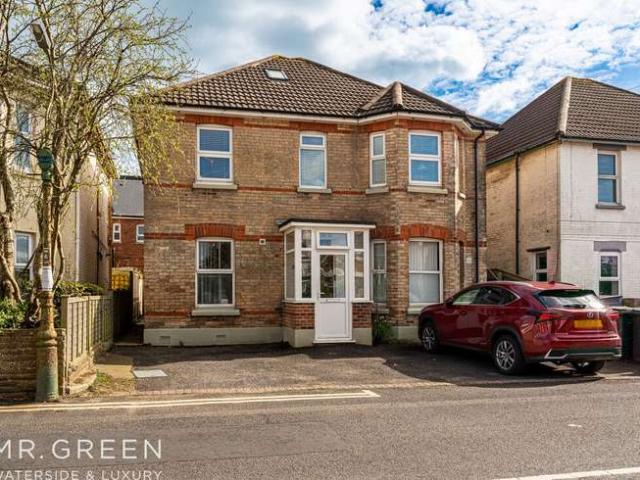Apartment for sale in Pokesdown, Bournemouth