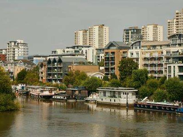 Apartment for sale in London Borough of Hounslow, Greater London