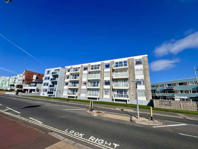 Apartment for sale in Lee-on-the-Solent, Middlecroft