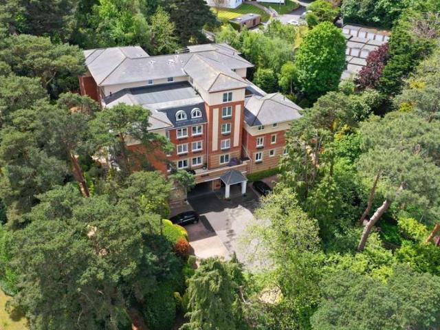 Apartment for sale in Branksome Chine, Canford Cliffs