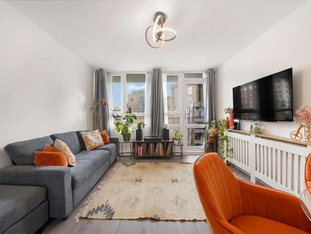 Apartment for sale in Haggerston, Greater London